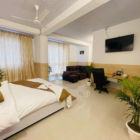Hotel Relax In - Noida Sector 18 Zewnętrze zdjęcie