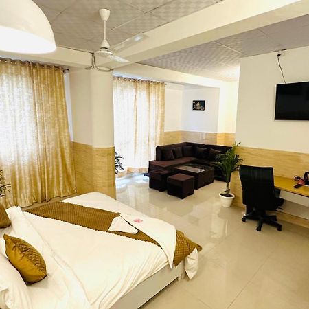Hotel Relax In - Noida Sector 18 Zewnętrze zdjęcie