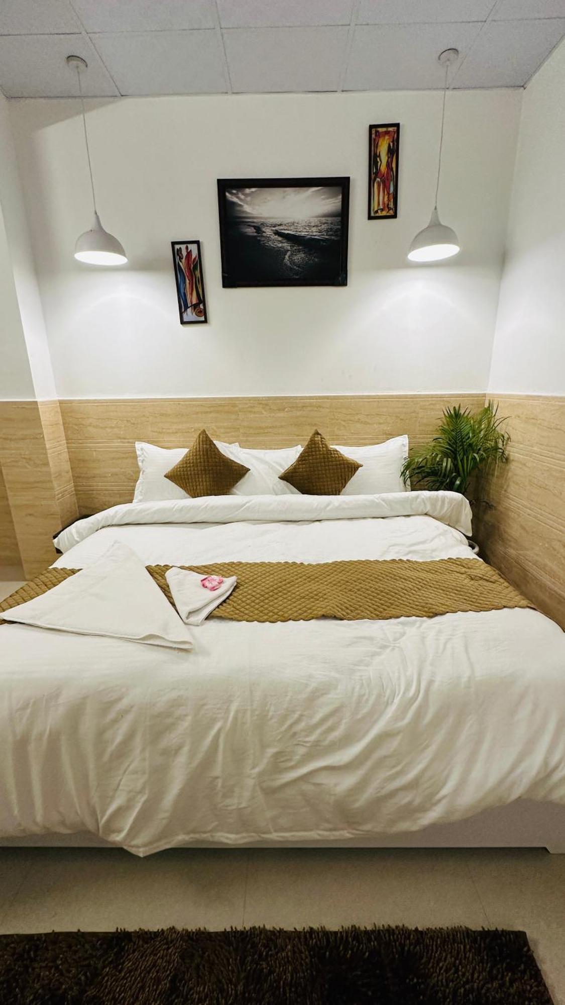 Hotel Relax In - Noida Sector 18 Zewnętrze zdjęcie