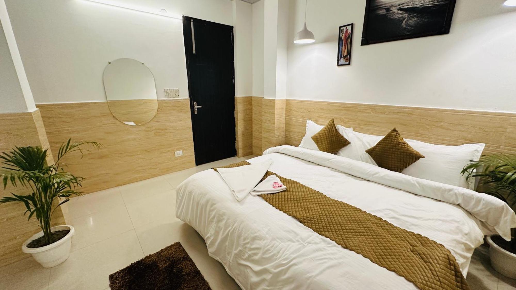 Hotel Relax In - Noida Sector 18 Zewnętrze zdjęcie