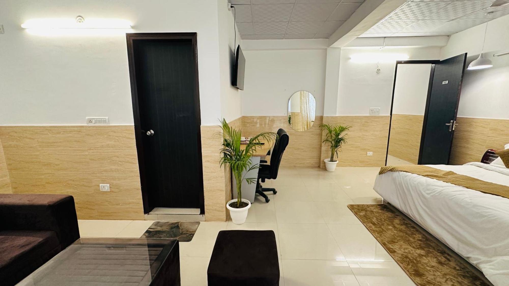 Hotel Relax In - Noida Sector 18 Zewnętrze zdjęcie