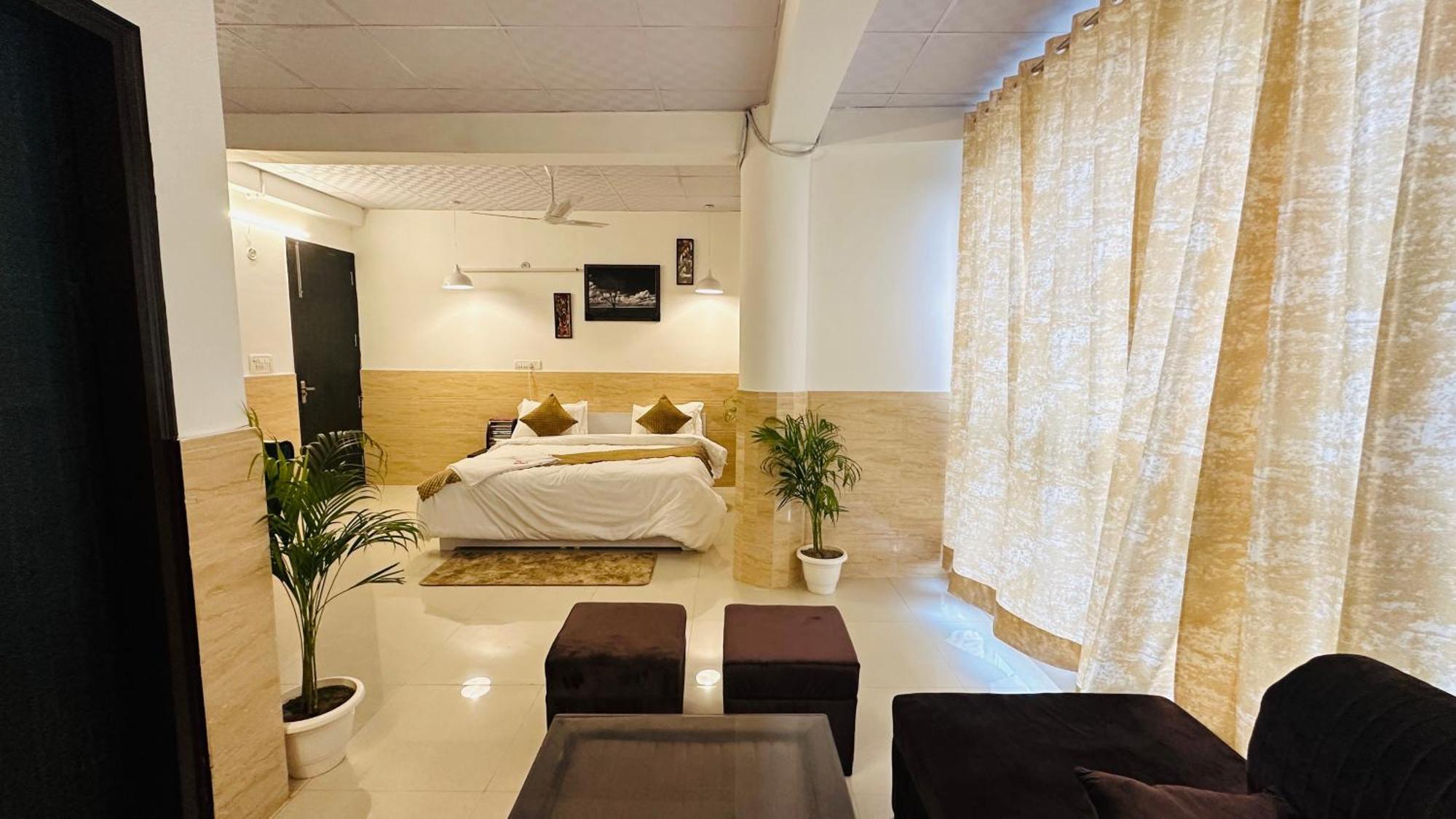 Hotel Relax In - Noida Sector 18 Zewnętrze zdjęcie
