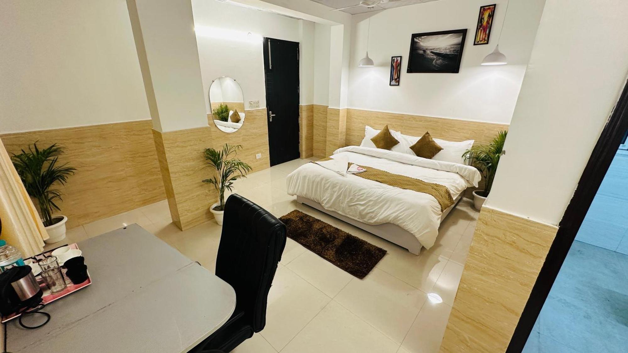 Hotel Relax In - Noida Sector 18 Zewnętrze zdjęcie