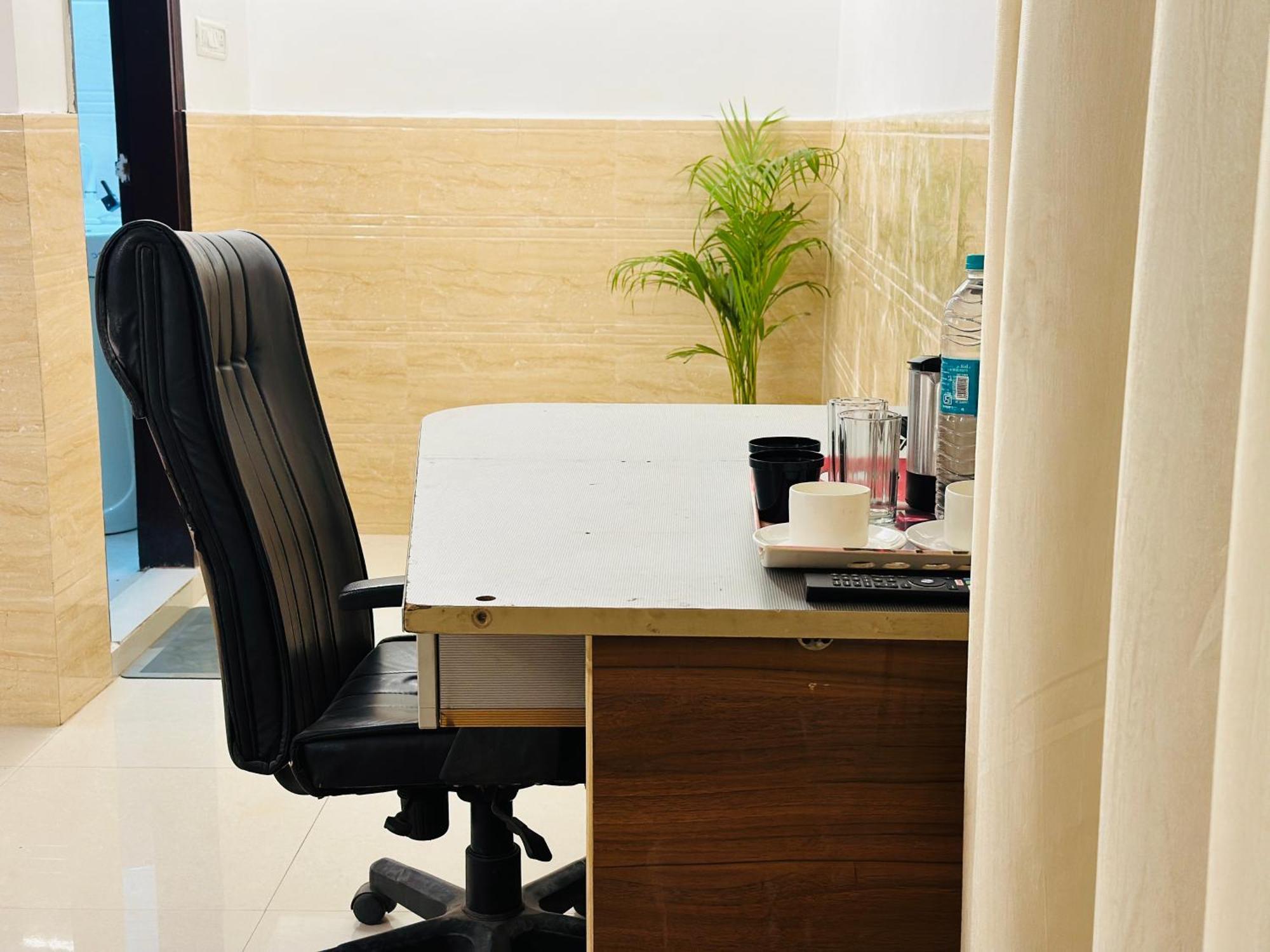 Hotel Relax In - Noida Sector 18 Zewnętrze zdjęcie
